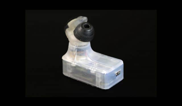 Słuchawka paskudna, ale pełna wyjątkowej technologii. Dzięki Perceive zapomnicie o komendach głosowych