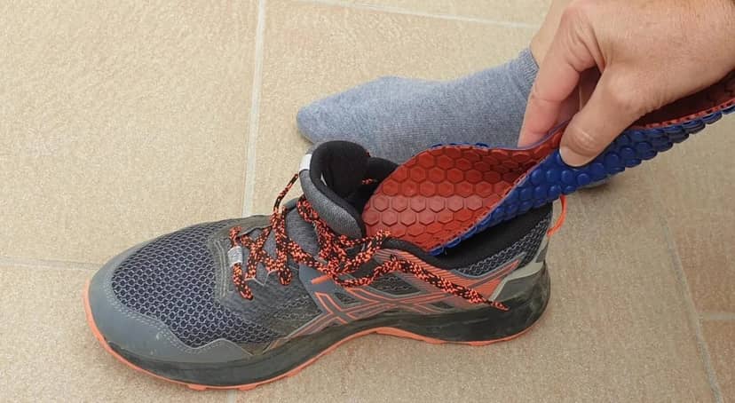 Najlepsze wkładki do butów w historii. Chłodzą i grzeją za zupełną darmochę