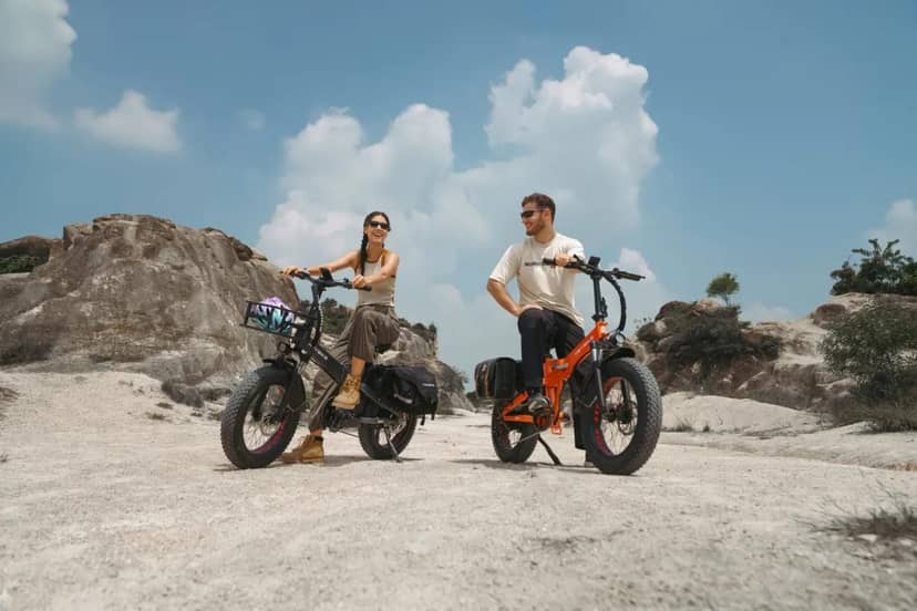 Jest składany, ma grube opony i 1200-watowy silnik w piaście. Ten elektryczny rower jest wręcz idealny