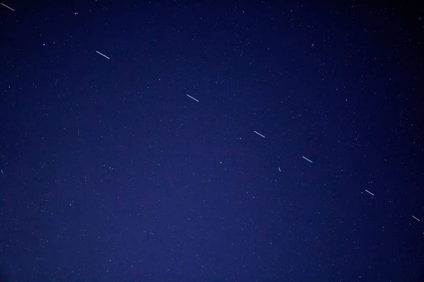 SpaceX robi porządki na orbicie. Setka satelitów Starlink zostanie sprowadzona na Ziemię