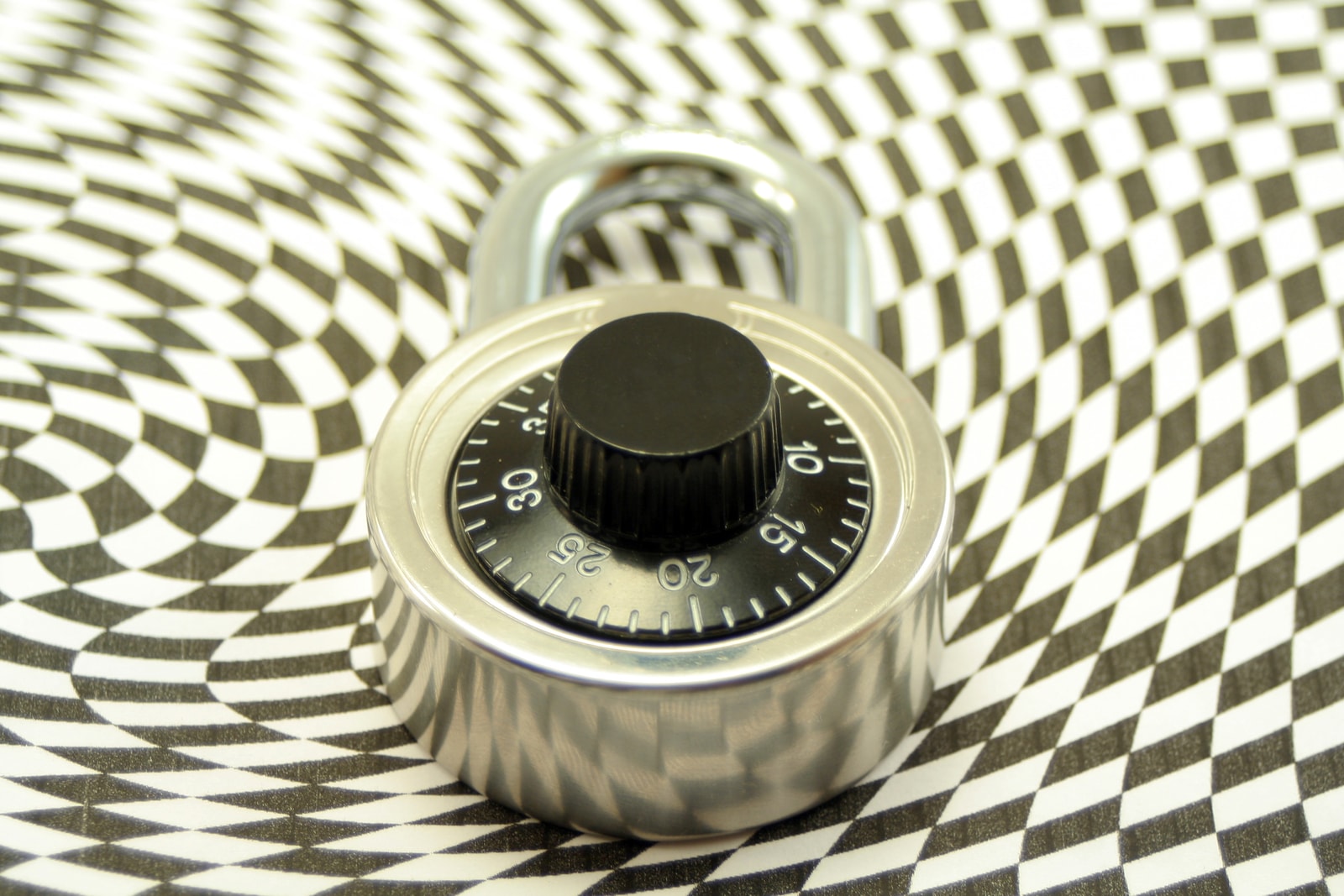 100 000 użytkowników Instagram ofiarami socjotechniki