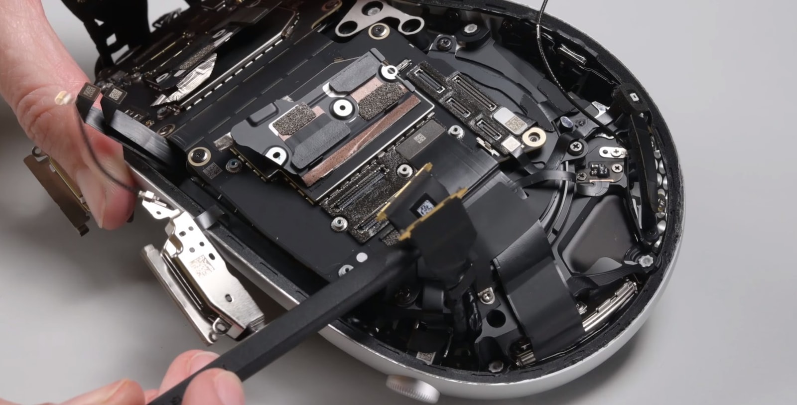 Rozłożyli sprzęt Apple za 20000 złotych i zobaczyli… TO!