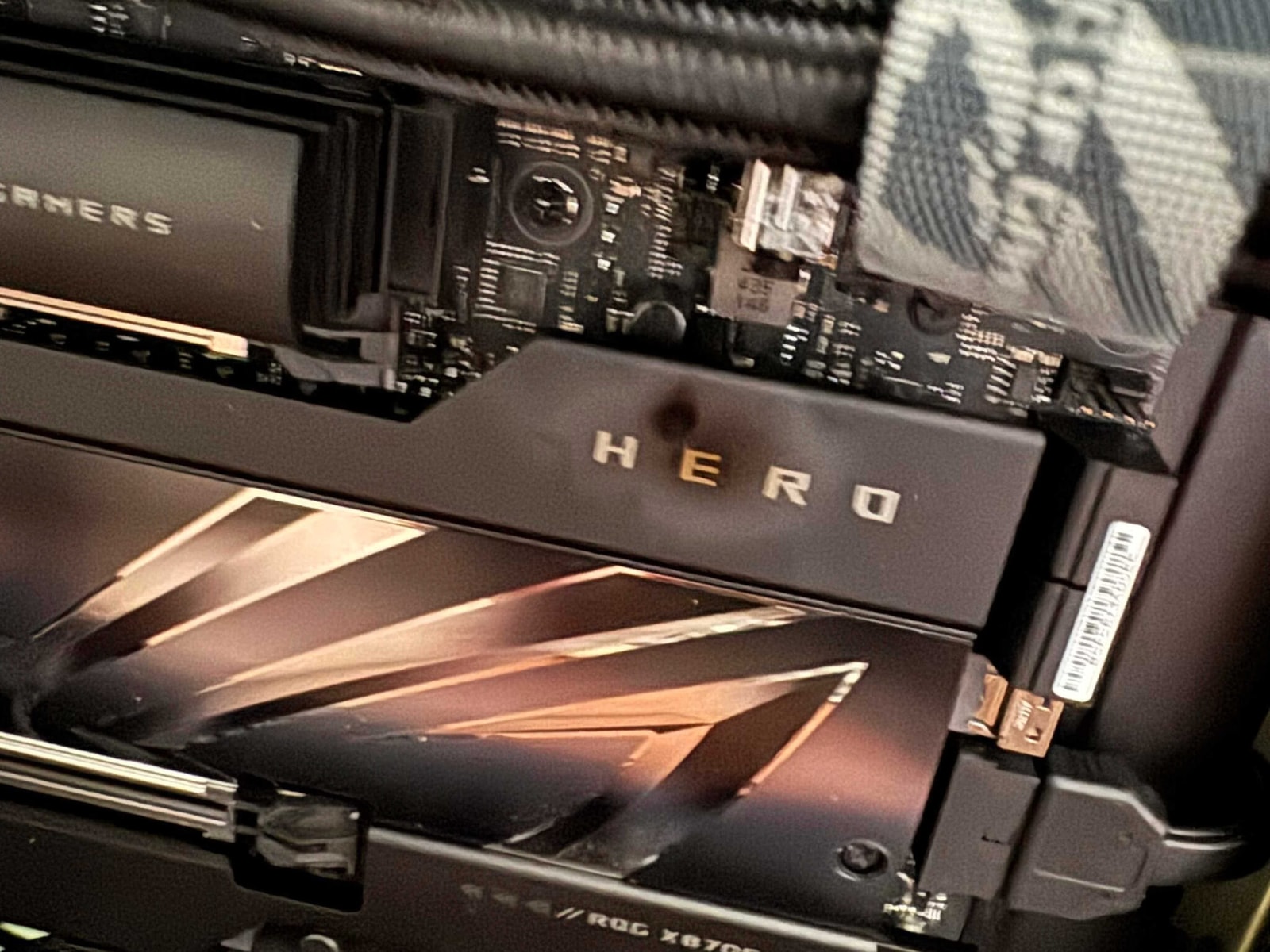 Kolejne “płonące” doniesienia o flagowym modelu ASUS ROG Astral RTX 5090 