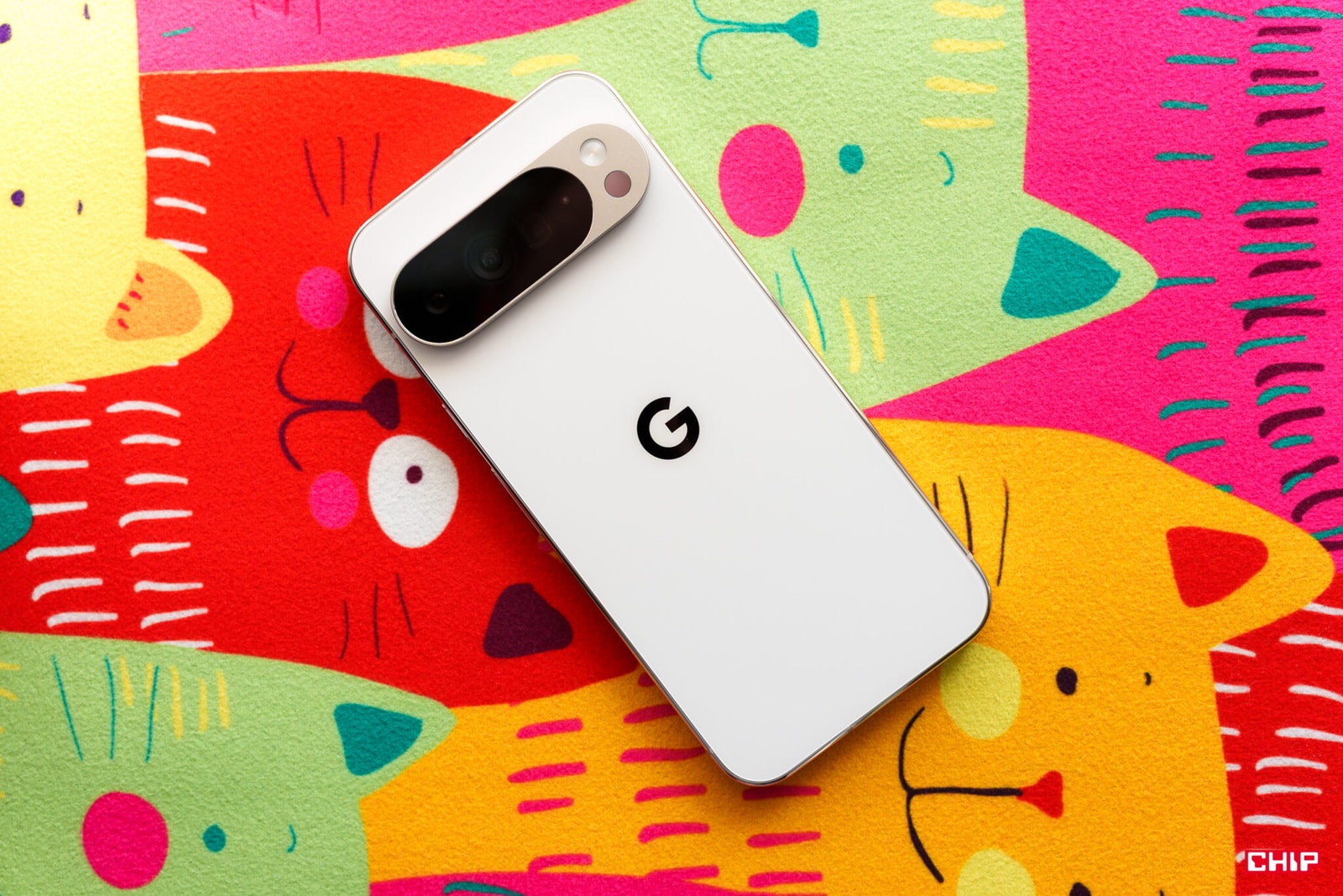 Google znalazł rozwiązanie „śnieżącego ekranu” w smartfonach Pixel 10