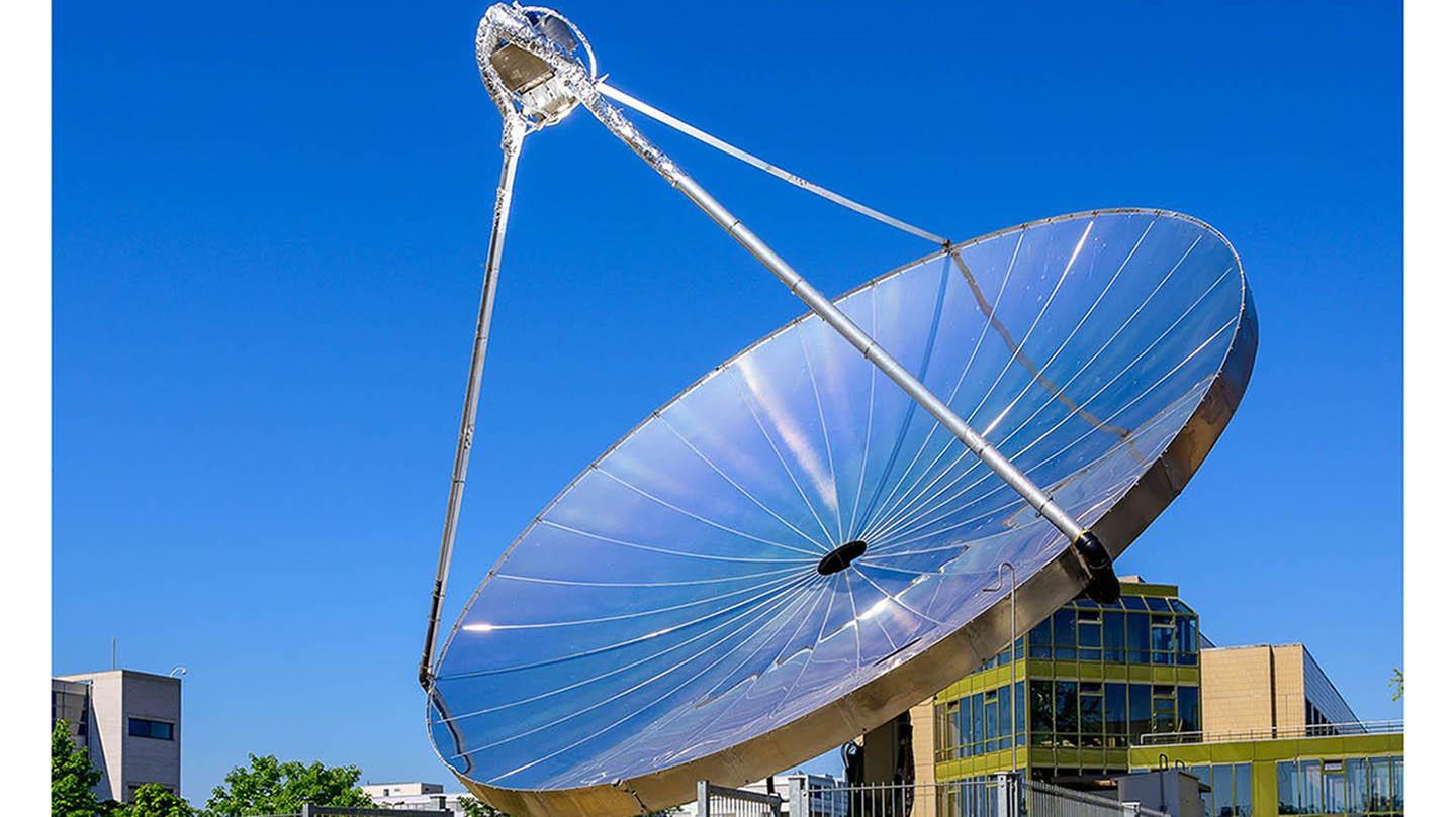 To nie zwykła antena, a reaktor słoneczny /Fot. EPFL
