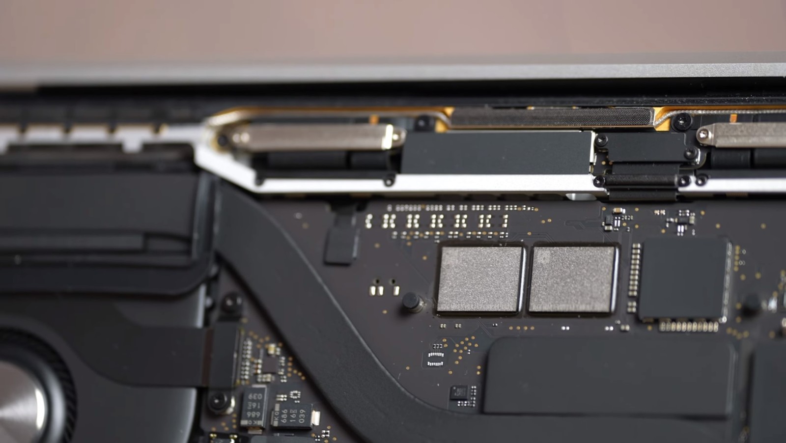 Tajemnica pamięci masowej Apple MacBook Air z M3 odkryta