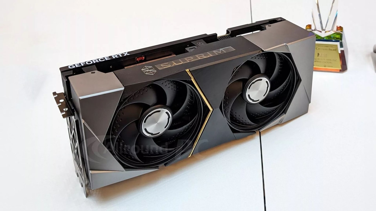 Ten GeForce RTX 4090 najadł się za dużo granulatu dla kart graficznych