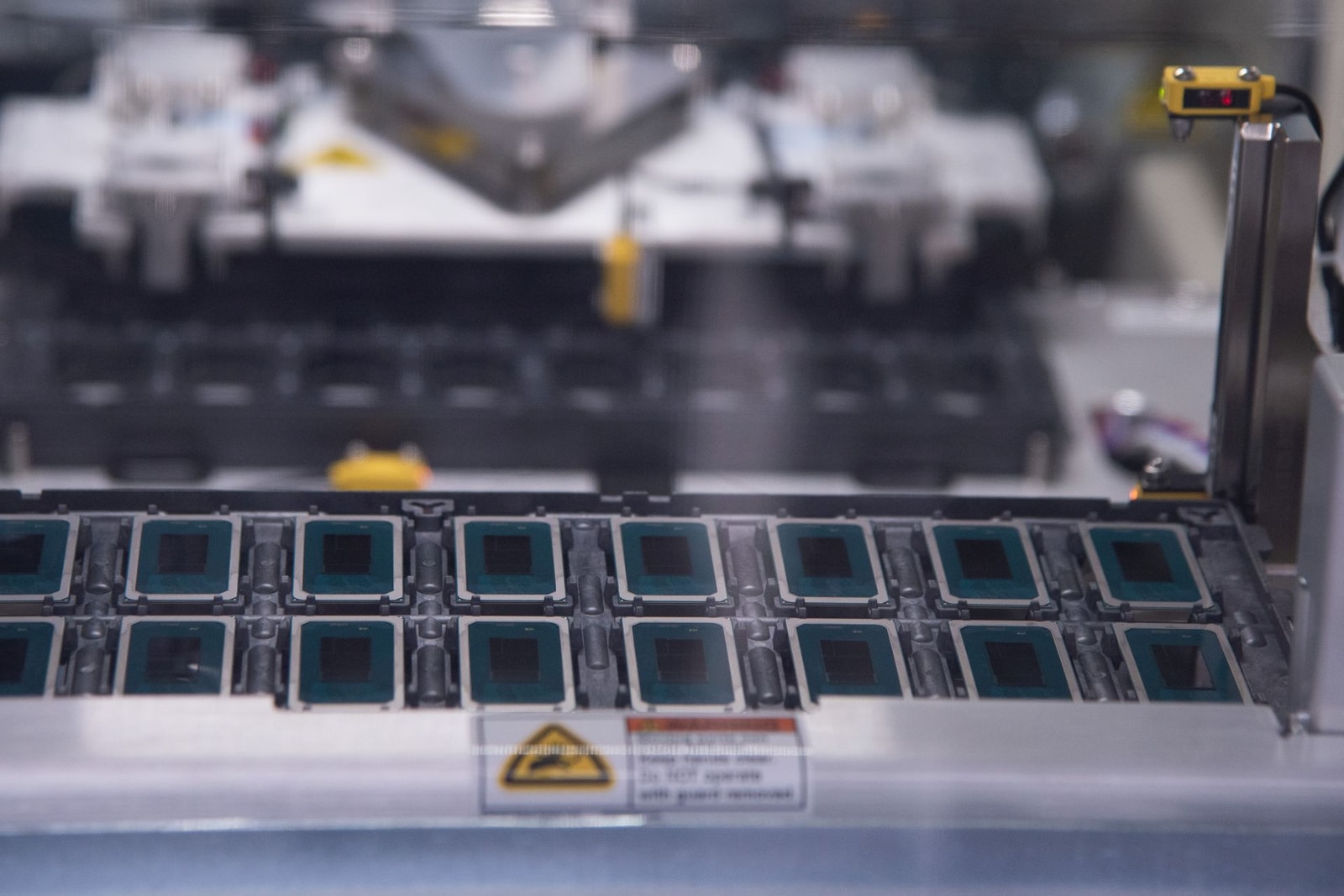 Nowe rewolucyjne materiały dla procesorów. Oszczędność energii bez nanometrowego wyścigu